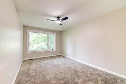 Bedroom - 471 Maymont Dr, Ballwin, MO 63011 photo 3 of 4