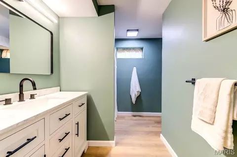 Bath - 471 Maymont Dr, Ballwin, MO 63011 photo 6 of 8