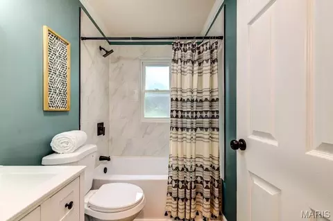Bath - 471 Maymont Dr, Ballwin, MO 63011 photo 4 of 8