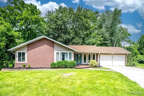 471 Maymont Dr, Ballwin, MO 63011