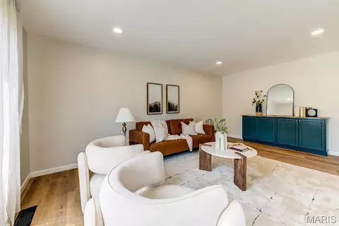 Living - 471 Maymont Dr, Ballwin, MO 63011 photo 2 of 5