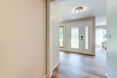Entry Way - 471 Maymont Dr, Ballwin, MO 63011 photo 1 of 4
