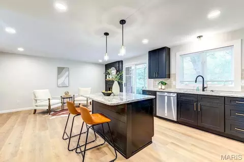 Kitchen - 471 Maymont Dr, Ballwin, MO 63011 photo 5 of 7