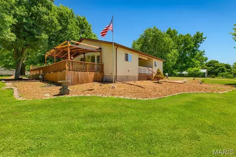 108 S West St, Sorento, IL 62086