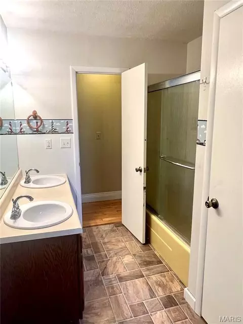 Bath - 1310 Hillview Dr, Rolla, MO 65401 photo 1 of 1