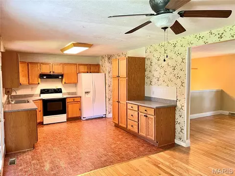 Kitchen - 1310 Hillview Dr, Rolla, MO 65401 photo 2 of 3