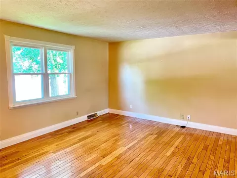 Living - 1310 Hillview Dr, Rolla, MO 65401 photo 3 of 3