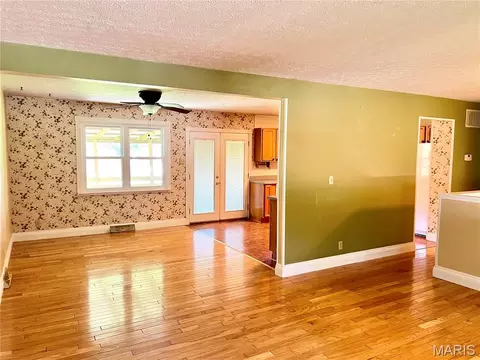 Living - 1310 Hillview Dr, Rolla, MO 65401 photo 1 of 3