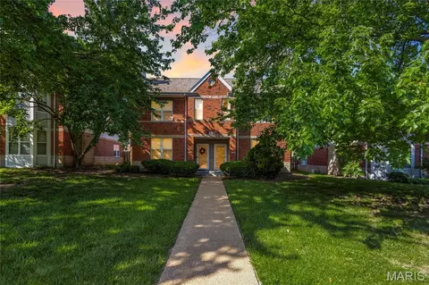 4122 Westminster Pl, Saint Louis, MO 63108