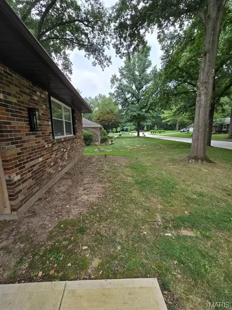 1040 Bridgeport Dr, Ellisville, MO 63011 photo 3