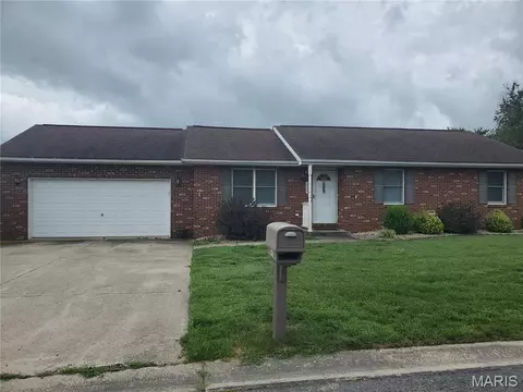 942 Lakeview Dr, Breese, IL 62230