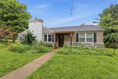 1444 Ronald Dr, Webster Groves, MO 63119