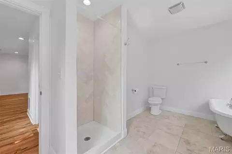 Bath - 308 Hereford Ave, Ferguson, MO 63135 photo 3 of 6