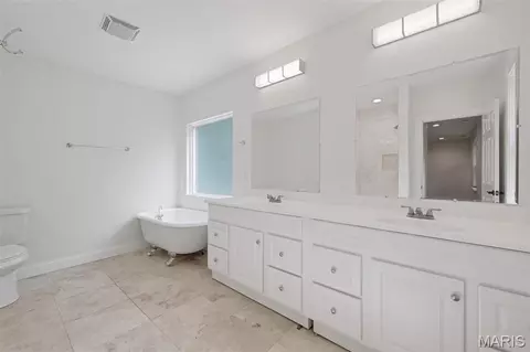 Bath - 308 Hereford Ave, Ferguson, MO 63135 photo 2 of 6