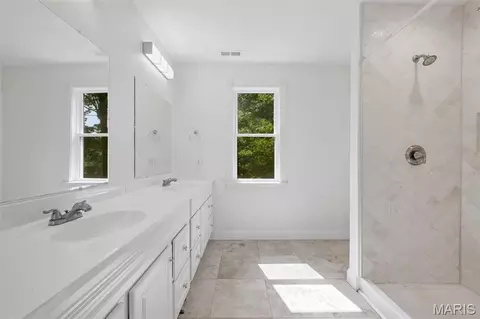 Bath - 308 Hereford Ave, Ferguson, MO 63135 photo 4 of 6