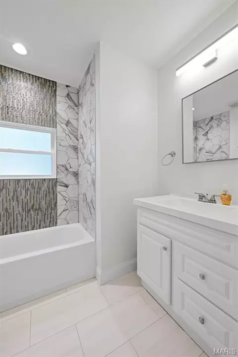 Bath - 308 Hereford Ave, Ferguson, MO 63135 photo 5 of 6