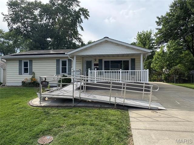 203 Greenfield Dr, Collinsville, IL 62234