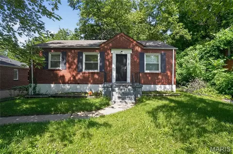10107 Green Valley Dr, Saint Louis, MO 63136