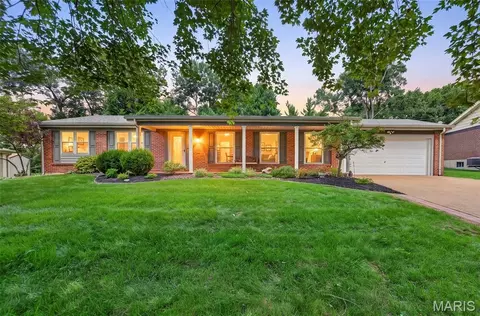 13247 Delft Dr, Saint Louis, MO 63146