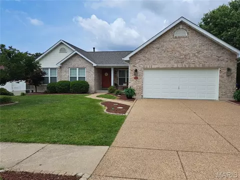 2327 Hidden Deer Dr, O'fallon, MO 63368