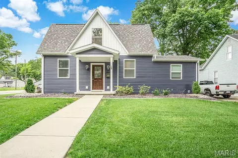 120 E 1st St, Trenton, IL 62293