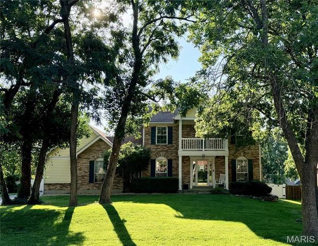 303 Fox Briar Ln, Ballwin, MO 63021