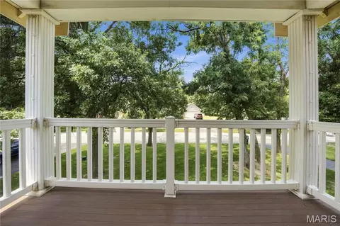 Exterior - 303 Fox Briar Ln, Ballwin, MO 63021 photo 4 of 8