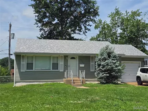 10131 Dwight Dr, Saint Louis, MO 63137