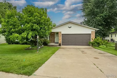 408 Birdie Hills Rd, Saint Peters, MO 63376