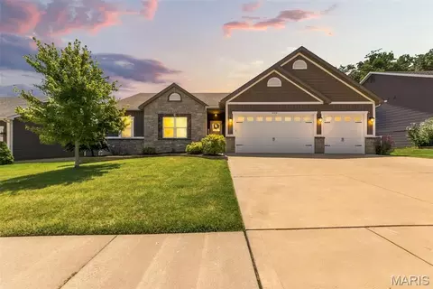 1802 Barclay Trail Dr, Wentzville, MO 63385