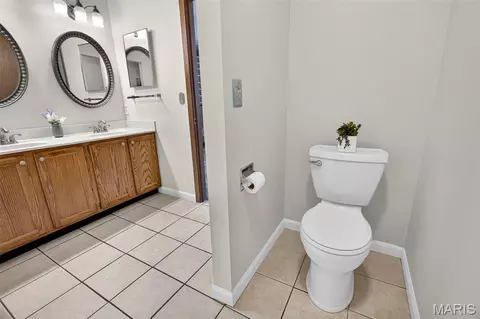 Bath - 1401 Hemingway Ln #H, Weldon Spring, MO 63304 photo 4 of 6