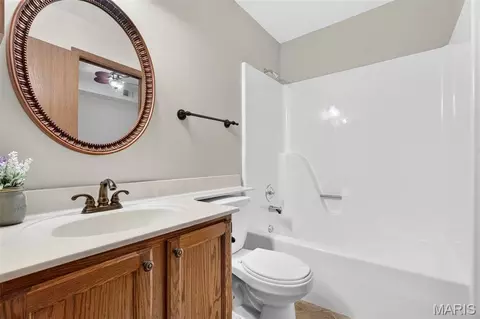 Bath - 1401 Hemingway Ln #H, Weldon Spring, MO 63304 photo 6 of 6