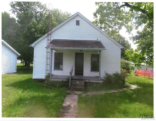 313 N 1st St, Witt, IL 62094