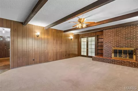 Living - 2976 Highway A, Washington, MO 63090 photo 2 of 4