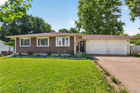 1346 Blue Ridge Dr, Saint Peters, MO 63376