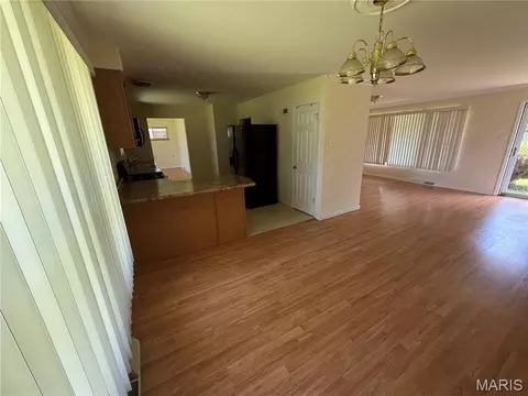 10044 Grosvenor Dr, Riverview, MO 63137 photo 7