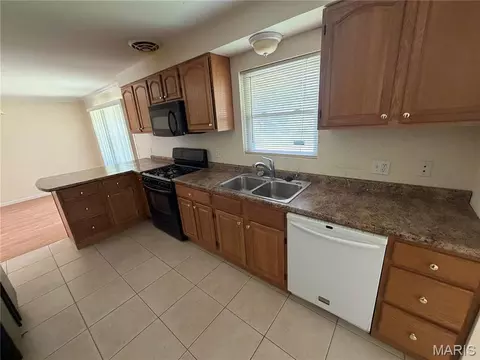 10044 Grosvenor Dr, Riverview, MO 63137 photo 12