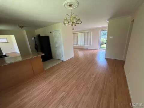 10044 Grosvenor Dr, Riverview, MO 63137 photo 6