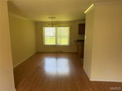 10044 Grosvenor Dr, Riverview, MO 63137 photo 5