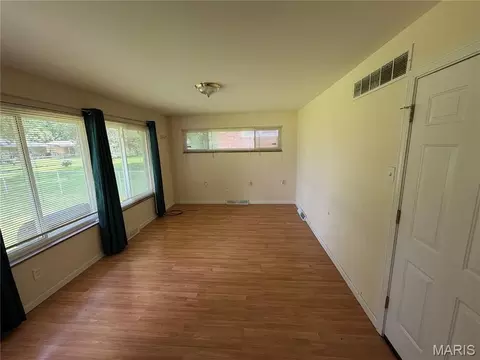 10044 Grosvenor Dr, Riverview, MO 63137 photo 15