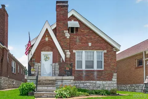 5622 Pernod Ave, Saint Louis, MO 63139