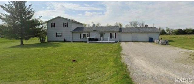 21710 State Route 15, Nashville, IL 62263