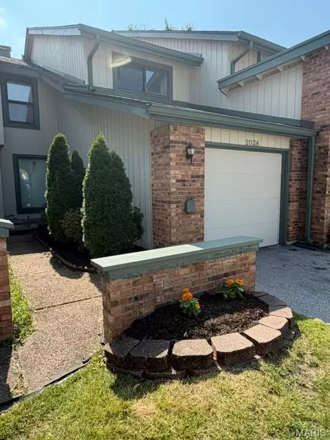 2038 Falling Brook Dr, Maryland Heights, MO 63043