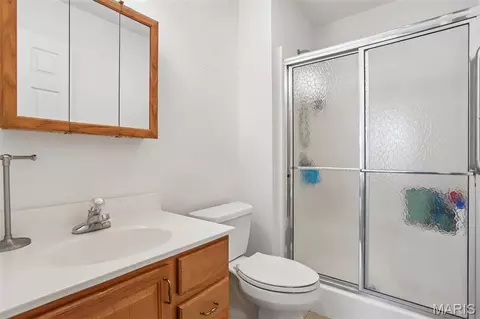Bath - 408 Caddy Ct, Saint Clair, MO 63077 photo 2 of 3