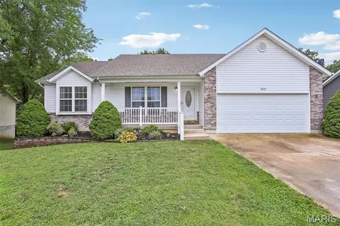 408 Caddy Ct, Saint Clair, MO 63077