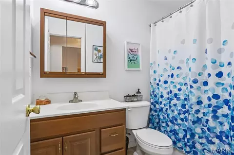 Bath - 408 Caddy Ct, Saint Clair, MO 63077 photo 1 of 3