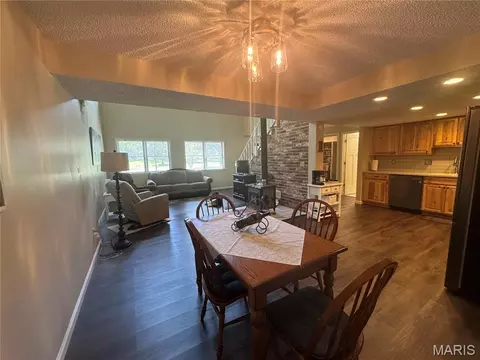 Dining - 7 Bogey Dr, Washington, MO 63090 photo 1 of 4