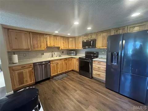 Kitchen - 7 Bogey Dr, Washington, MO 63090 photo 1 of 2