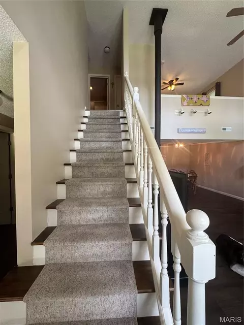 Entry Way - 7 Bogey Dr, Washington, MO 63090 photo 2 of 3
