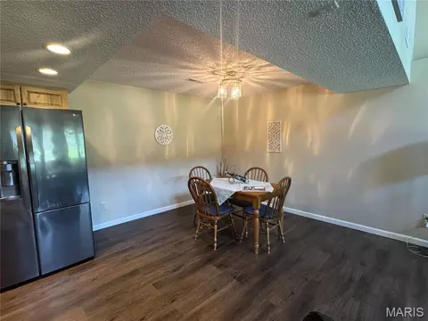 Dining - 7 Bogey Dr, Washington, MO 63090 photo 2 of 4